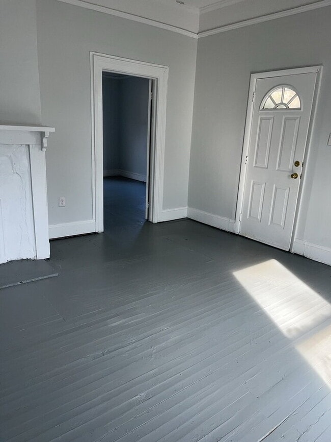 Building Photo - 213 C St