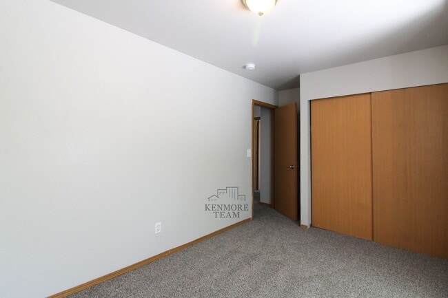 Building Photo - 825 S Elm St