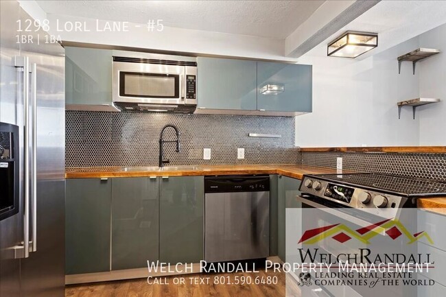 Building Photo - Recently Remodeled, Spacious 1 Bedroom Condo