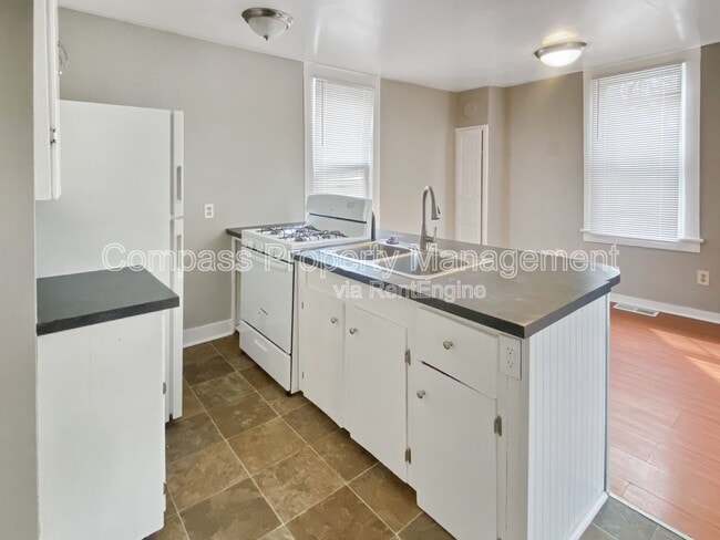 Building Photo - 209 Seward Ave NW