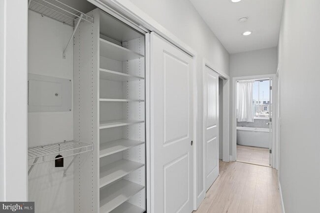 Building Photo - 1448 N Myrtlewood St