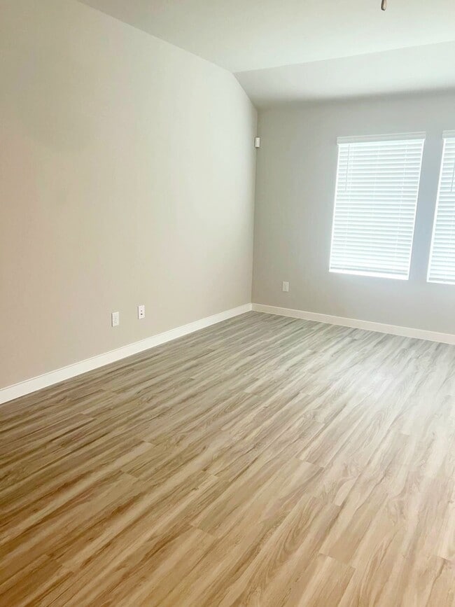Building Photo - 6402 Sugarcane Ln