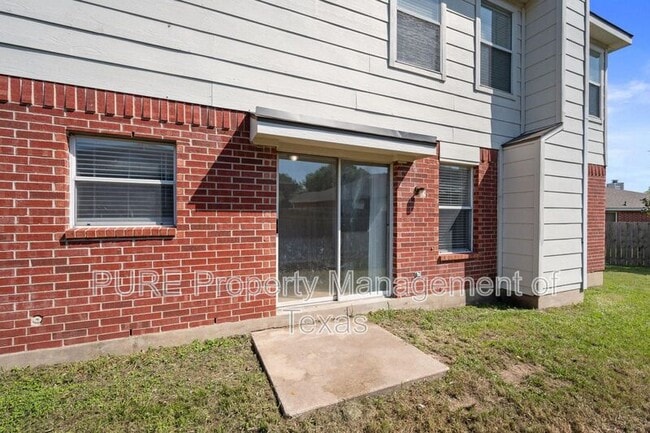 Building Photo - 906 Low Brim Cove