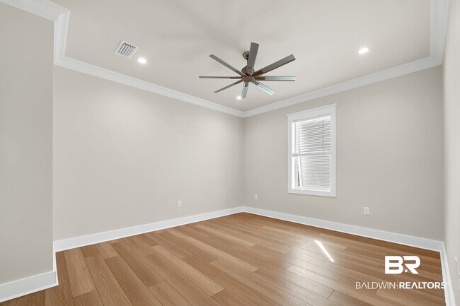 Building Photo - 27085 Park Dr
