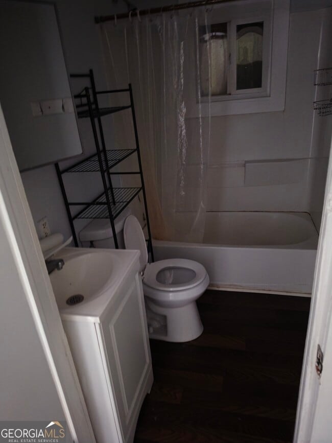 Building Photo - 5 1/2 Walker St