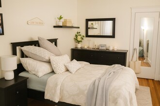 Building Photo - 318 St Paul St