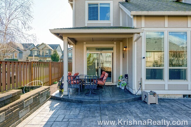 Building Photo - Outstanding 4 BD* 3* BA + *Bonus Room* Cor...