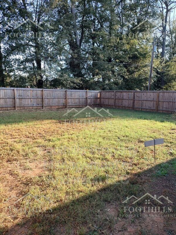 Building Photo - 110 Townsley Ct