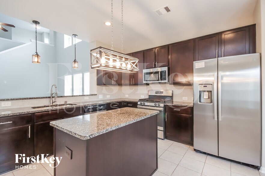 Building Photo - 10002 Chase Ct