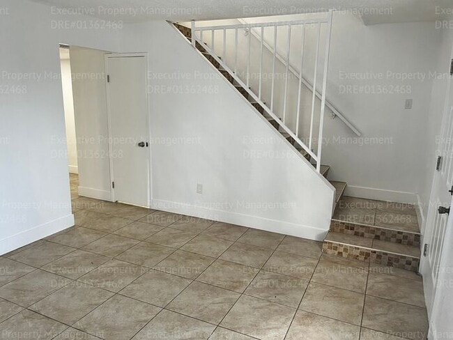 Building Photo - 2-bedroom/ 1.5- bathroom townhome. *Move I...