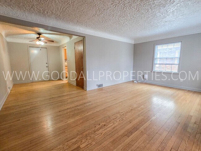 Building Photo - 3 bedroom brick home in the Waveland park area