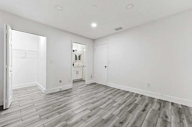Building Photo - 1390 Summit Run Cir