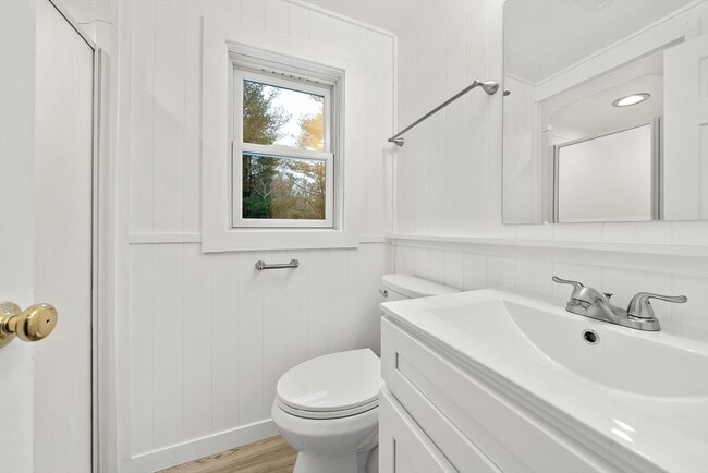 Building Photo - 4 Oaken Bucket Ln