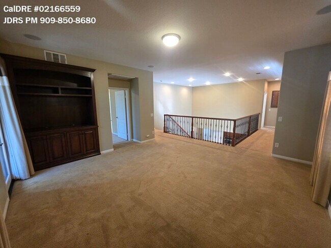 Building Photo - Irvine 4 Bedroom Home