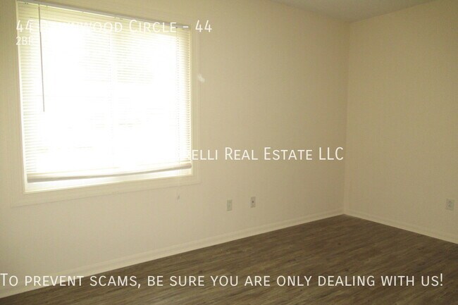 Building Photo - Pet Friendly Condo close to town and ready...