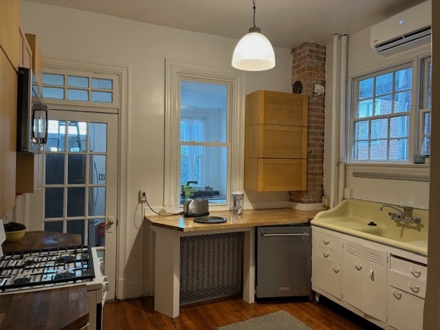 Common area / Kitchen - 2909 13th St NW