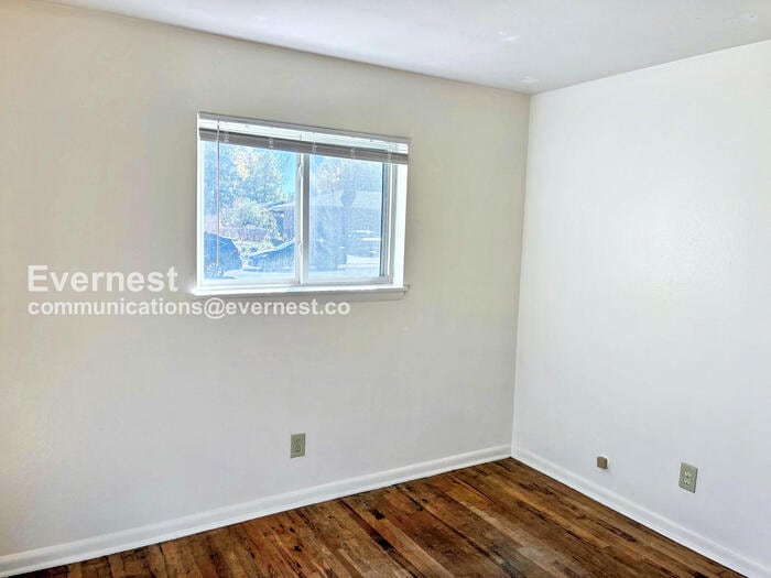 Building Photo - 1307 Castlerock Dr