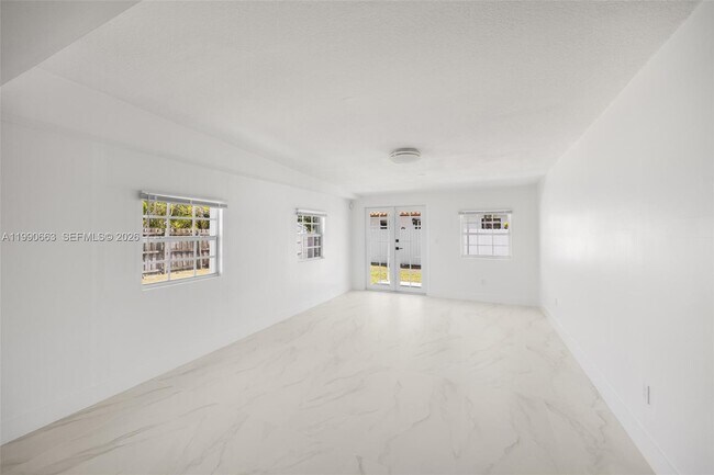 Building Photo - 3640 SW 13th St