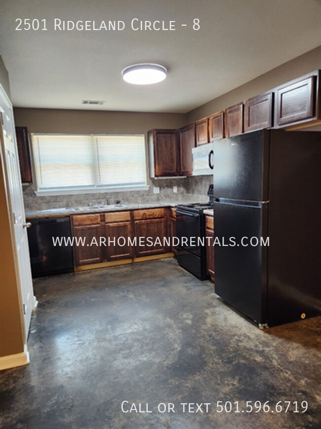 Building Photo - 2501 Ridgeland Cir