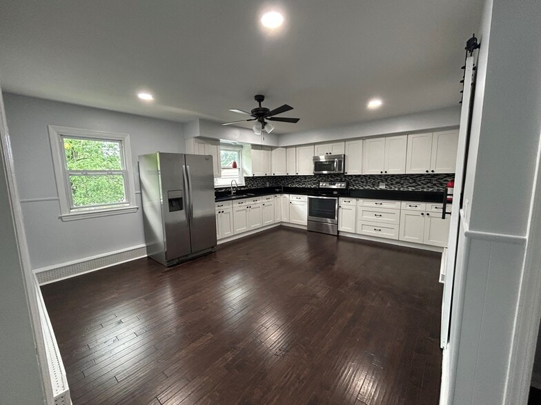 Kitchen - 600 Ashwood Ave