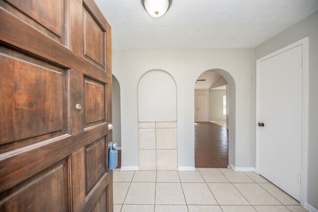 Building Photo - Coming Soon! Southwest Houston 3 bed/2 bat...