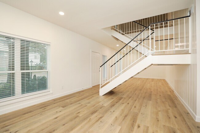 Building Photo - 1115 Augusta Dr