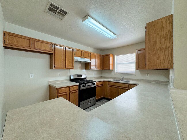 Building Photo - East El Paso 3 bed/2 Bath