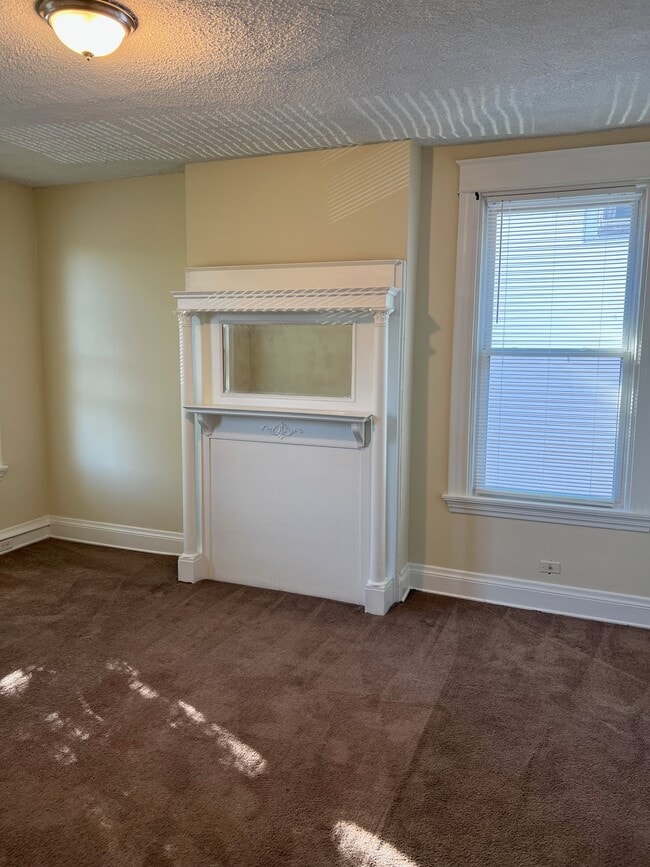 Building Photo - 905 Suire Ave