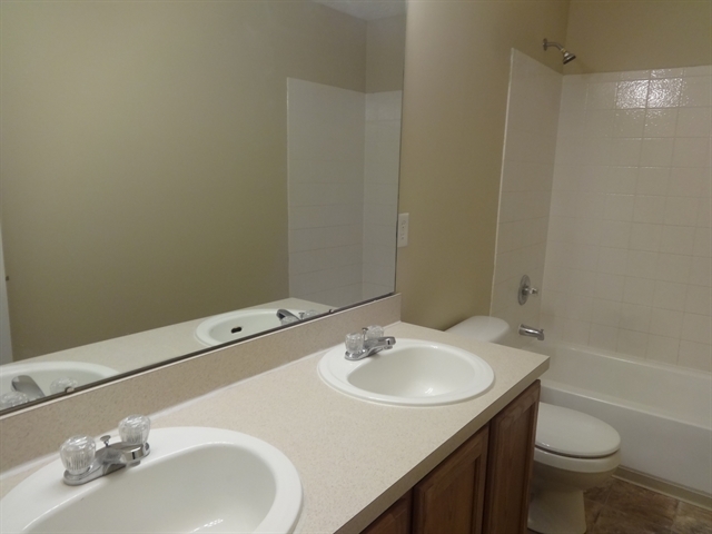 Building Photo - 1124 Waterview Ct