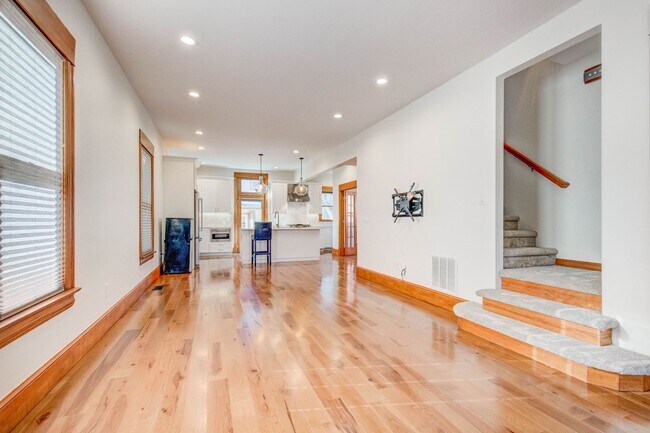 Building Photo - Gorgeous 3BD/2.5BA Downtown Boulder Home- Completely Renovated!