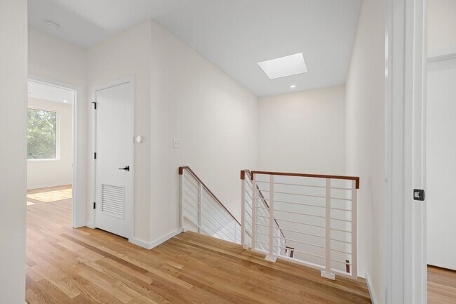 Building Photo - 223 S Stafford Ave