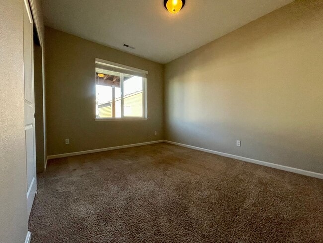 Building Photo - 16985 NW Madrone St