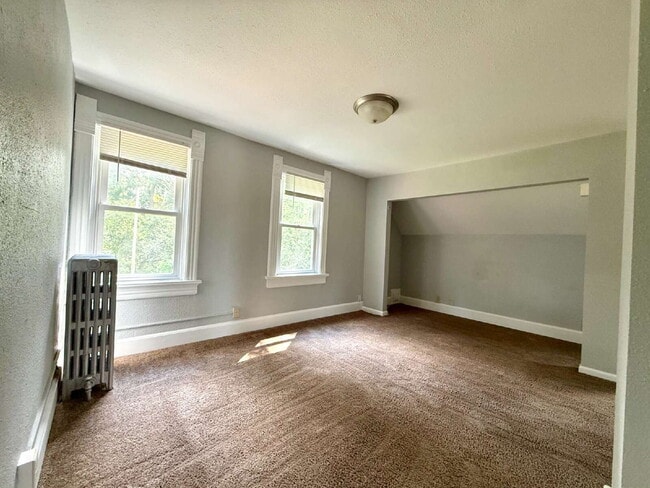 Building Photo - Spacious Upper, 1 bedroom, 1 bath, with bonus room