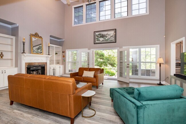 Building Photo - Historic Highland Road Beauty with Bayou V...