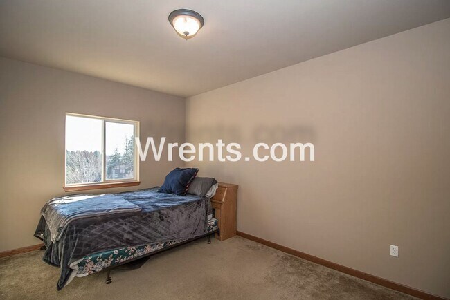 Building Photo - Beautiful Northside Home! Available Mid Ap...