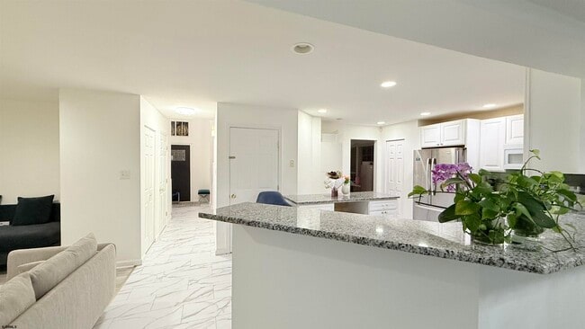 Building Photo - 124 Bonita Dr