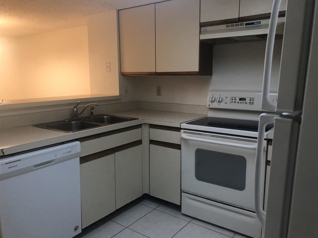 Building Photo - 3375 Fox Hunt Dr