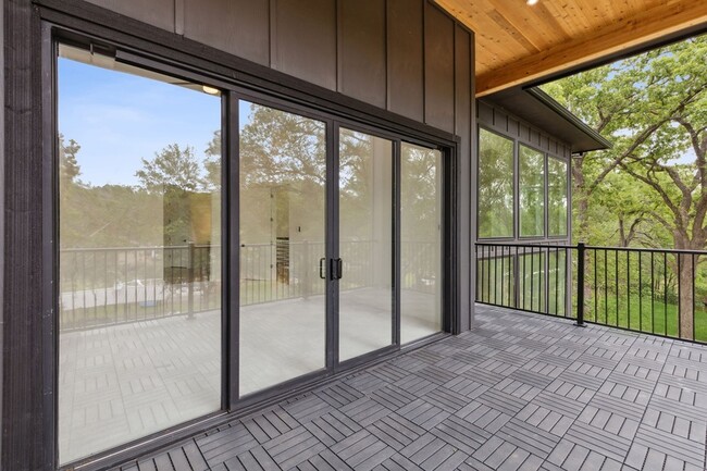 Building Photo - 111 Nob Hill Cir