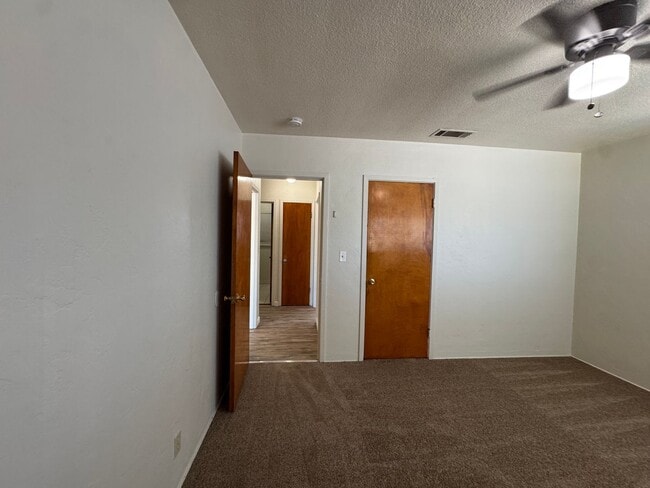 Building Photo - 2426 E Dayton Ave