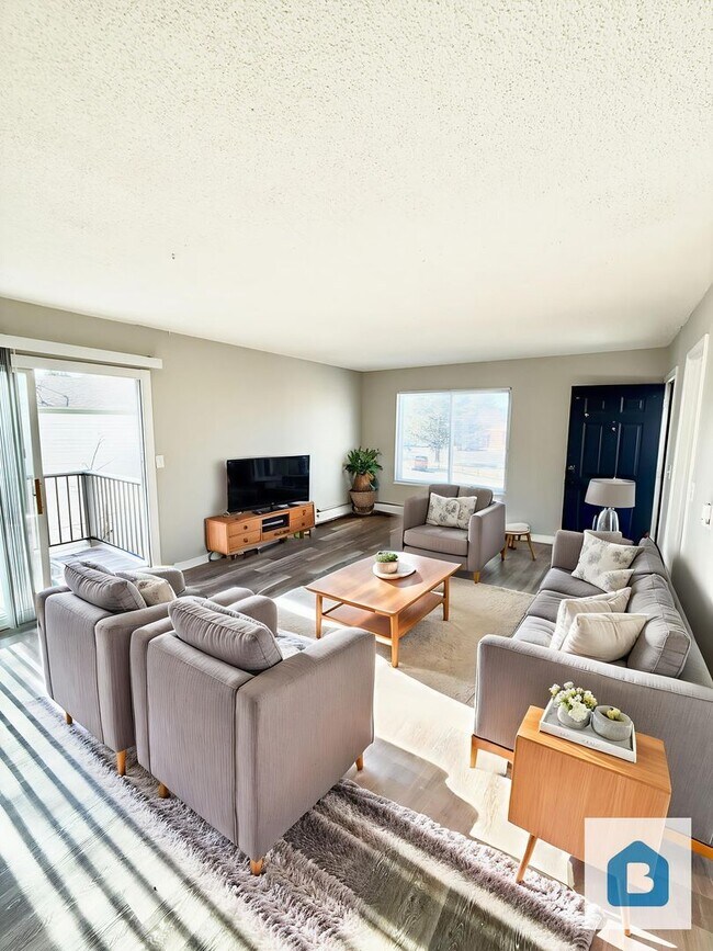 Building Photo - 4510 Picturesque-4