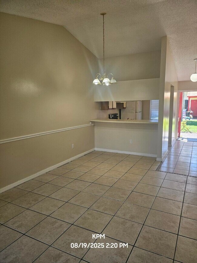 Building Photo - 1305 Rosewood Villa Ln