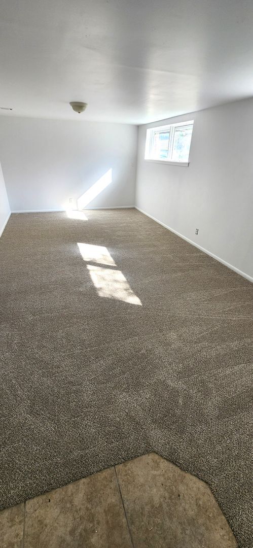 Building Photo - Beautiful Updated 4 Bedroom Home with Larg...