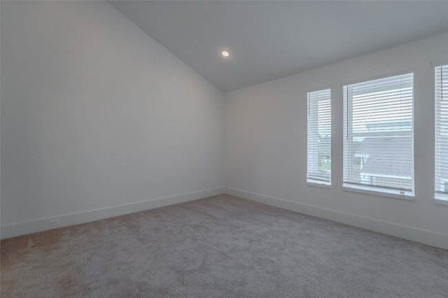 Building Photo - 7609 Victory Reserve St