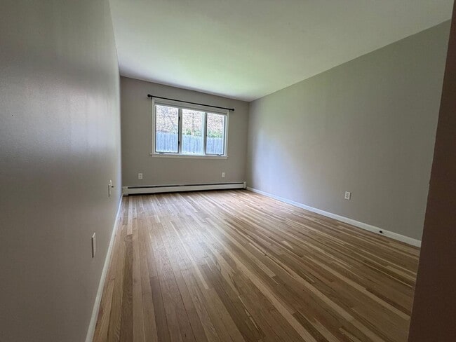 Building Photo - Spacious 5-Bedroom Home with Modern Features