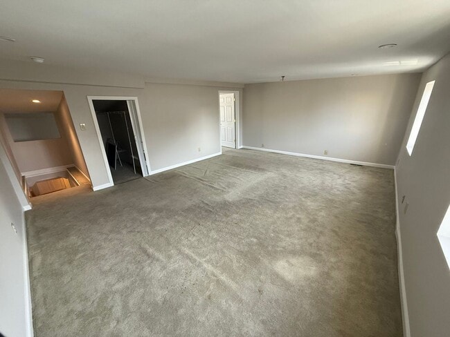 Building Photo - 2/3 Bedroom, 1 Bath Two Story Mill Street Apartment