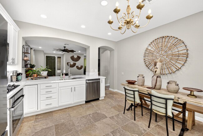 Building Photo - 41562 Via Arleta