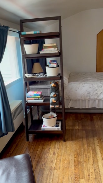 Queen bed, lots of storage - 1521 G St