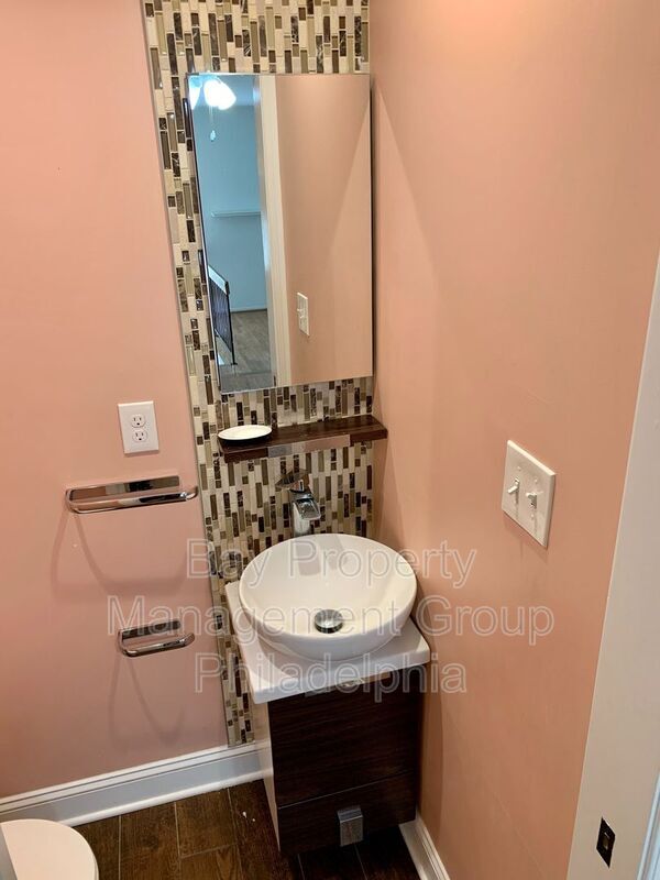 Building Photo - 2751 Pennsylvania Ave