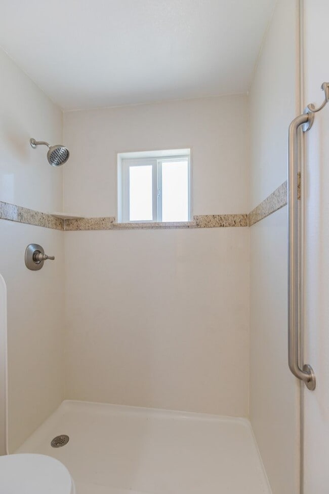 Building Photo - Charming 3 Bed 1 Bath Home