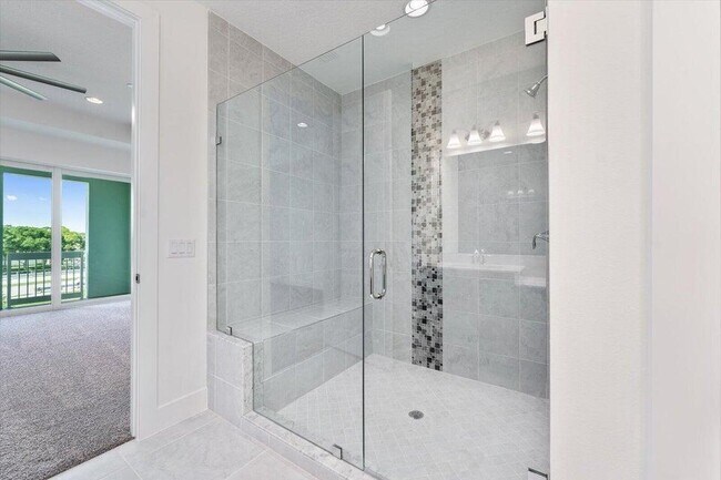 Building Photo - 12546 Gross Pointe Dr